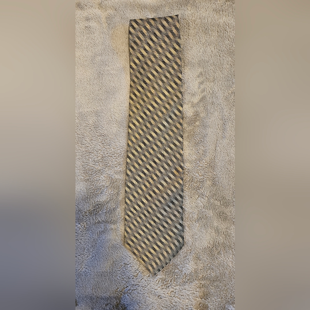 BRUNO PIATELLI Adult Black and Gold Necktie